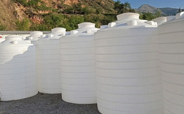 化工液体储存注意事项——选对PE西藏塑料桶避免安全隐患