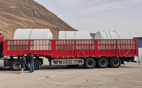 西藏塑料桶装车完毕准备运输中