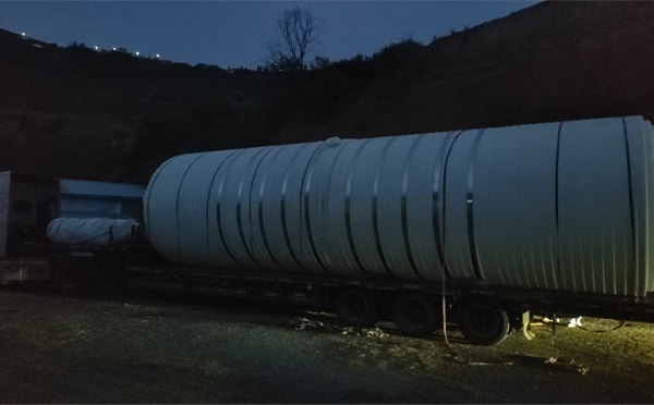 西藏圆桶运输途中