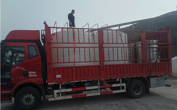 西藏立式运输桶安排发货现场